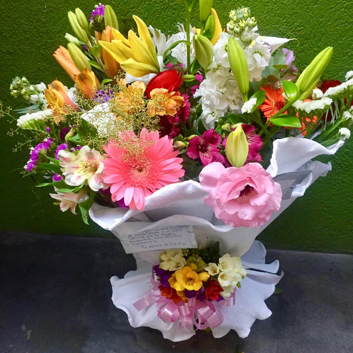 Envio y venta de flores ,rosas, plantas,arreglos florales ,regalos y desayunos a domicilio con delivery gratis en la Ciudad Autonoma de Buenos Aires y con costo de envo en localidades del Gran Buenos Aires asi como delivery de flores y plantas a travs de florerias asociadas en todas las provincias de la Argentina, Buenos Aires, la Pampa, Tucuman, La Rioja, Ro Negro, Entre Rios, Corrientes, Misiones, Neuquen, Chubut, Tierra del Fuego, Santa Cruz, San Luis, Mendoza, Cordoba, Jujuy, Formosa, Santiago del Estero, Salta, Chaco, Catamarca ,San Juan, y ademas realizamos el delivery de flores ,coronas,palmas , plantas y regalos a todas las ciudades de Argentina, Mar del Plata, Crdoba, Buenos Aires, con cargo en Santa Rosa, La Plata, Bella Vista, Neuquen, Pilar, Paran, Posadas, Resistencia, Cipolleti y mas de 300 ciudades y localidades en todo el territorio de nuestro pas, asi como tambien tenemos la posibilidad de enviar flores a casi todo el mundo en cuestion de horas